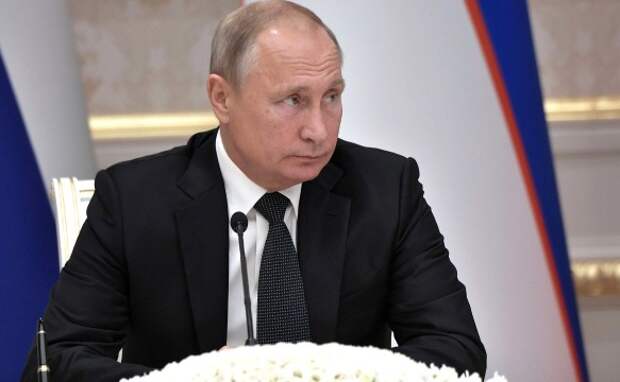 Владимир Путин подписал указ, который затронет приближенных Петра Порошенко. Фото: GLOBAL LOOK press/Kremlin Pool