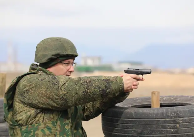 С офицерами КФл провели занятие по тактическим стрельбам
