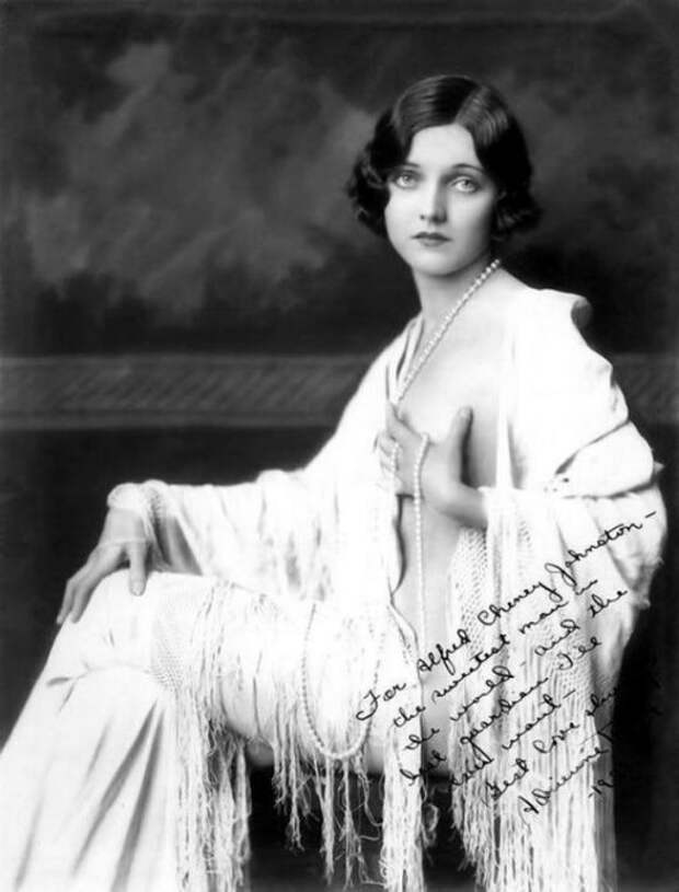 Американская актриса, которая была удостоена звезды голливудской «Аллеи славы». Американская актриса, которая была удостоена звезды голливудской «Аллеи славы».