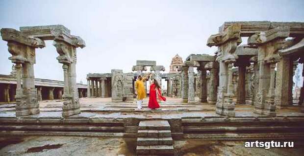 Лепакши — висящая колонна и загадочные круги Лепакши — висящая колонна и загадочные круги