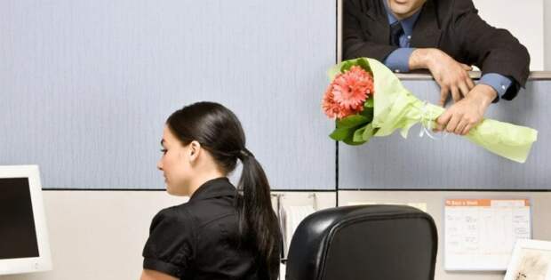 Согласно опросам: 43% женщин спали с коллегами по работе...