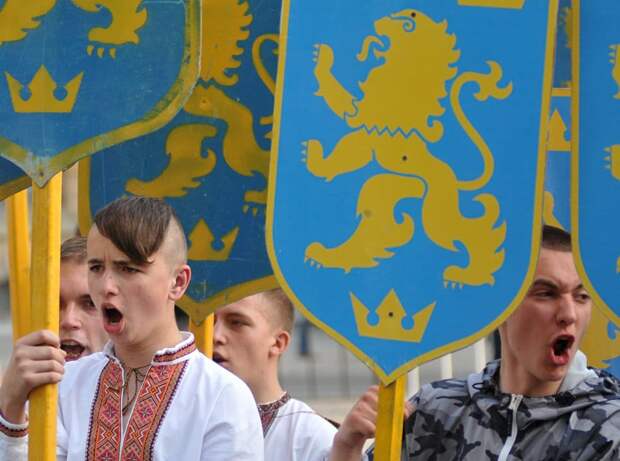 Марш вышиванок в честь дивизии СС