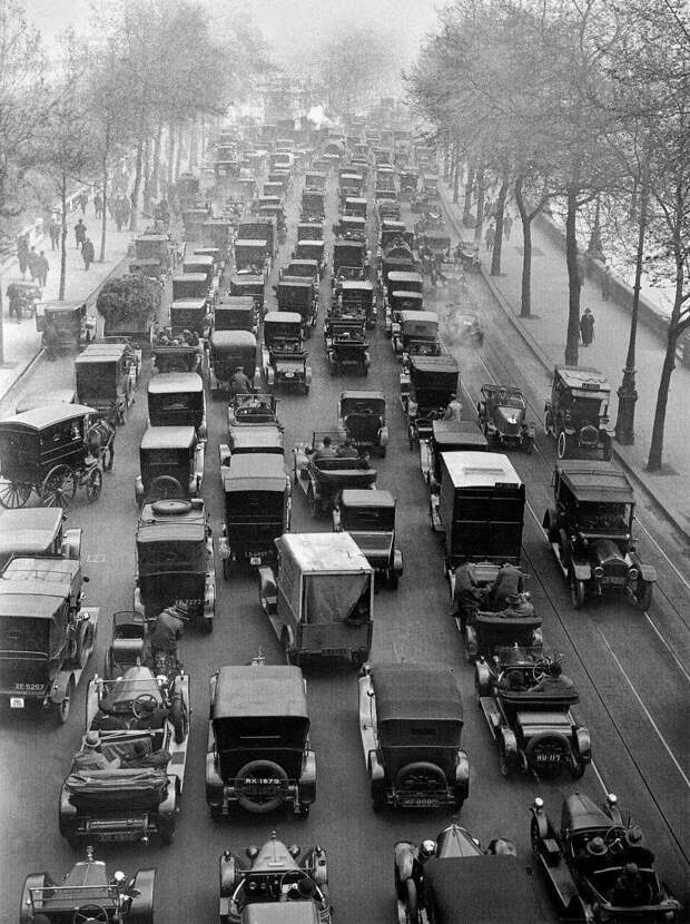 На набережной Thames Embankment в 1926 было стало, интересно, история, пробки, пробки в москве тогда и сейчас, факты, фото