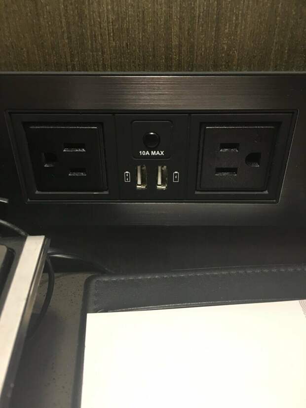 В отеле, в котором я живу, есть быстрая и медленная зарядка через порт USB В отеле, в котором я живу, есть быстрая и медленная зарядка через порт USB reddit, интересно, отель, сервис, фото, хостел