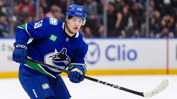 «Анахайм» проиграл «Ванкуверу», Кудрявцев набрал дебютное очко в НХЛ