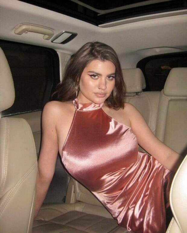 Екатерина Боярская пытается прославиться как певица.