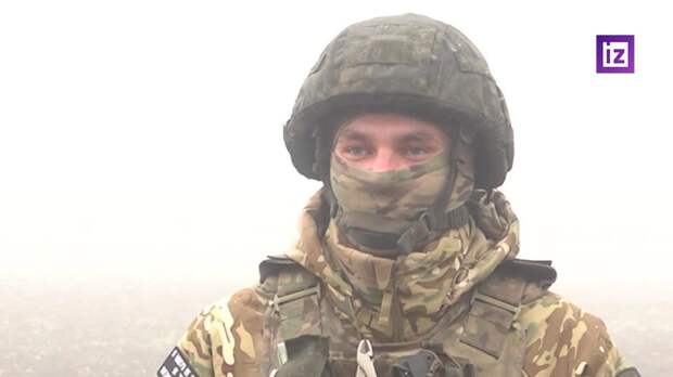 Командир роты отдал раненому бойцу свое оружие и каску