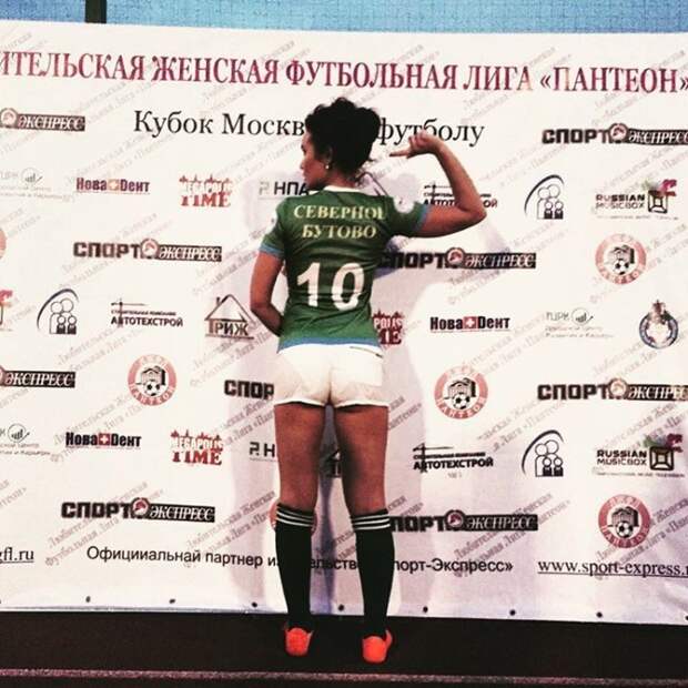 Женский футбол во всей красе (24 фото)