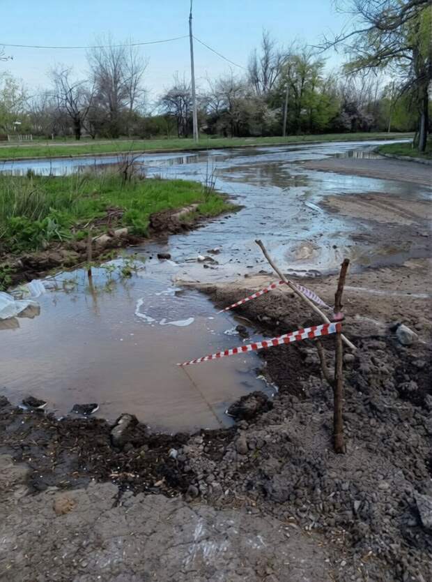 Порыв воды на ул. Пинтера, 36