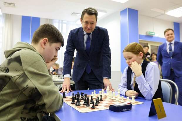 В Новомосковске открылась бесплатная шахматная школа