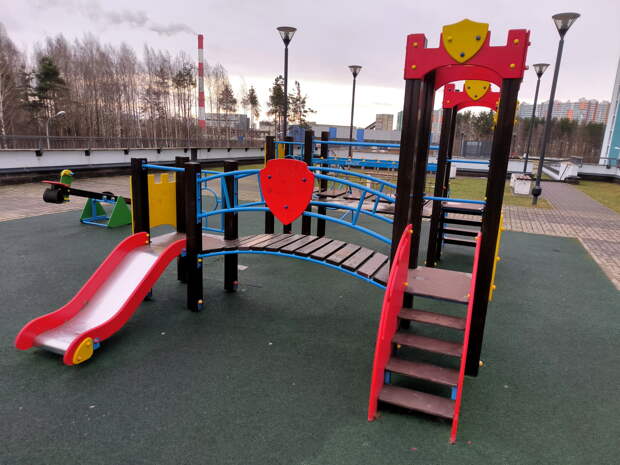 Ребенок нашел петарду рядом со школой и остался без пальцев