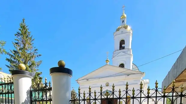 Двое мужчин в Оренбурге испортили ограду Никольского кафедрального собора