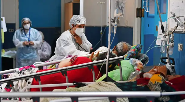 «Структурный кризис с 2011 года»: чем вызваны массовые протесты и приостановка работы парламента Туниса