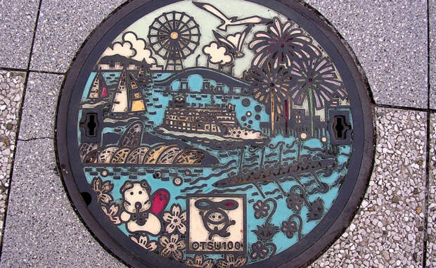 Необычный уличный арт: канализационные люки из Японии
