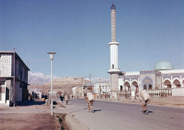 34. Новая мечеть в пригороде Кабула, ноябрь 1961 год.
