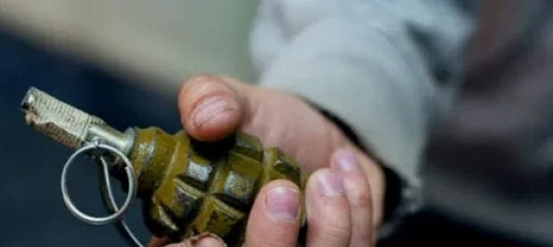 В Киевской области патрульные открыли огонь по вооружённому гранатой мужчине