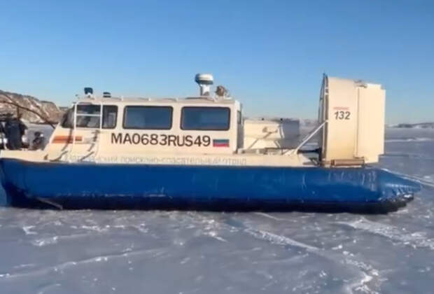 Четверо россиян и две машины оказались в море на отколовшейся льдине