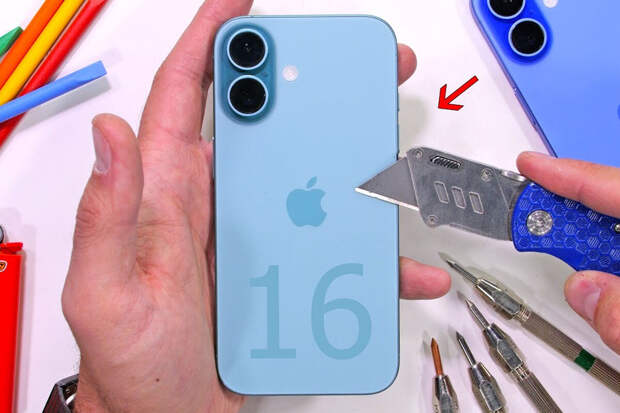 Блогер JerryRigEverything испытал базовый iPhone 16 на прочность ножом и огнем