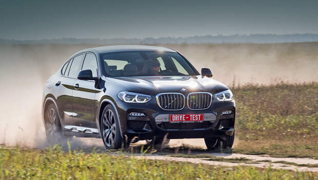 Bmw x4. Всё как бы начинается с 3 420 000 рублей за 184-сильную бензиновую версию xDrive20i. Но в ритейле она на 150 тысяч дешевле. За 3,2 млн найдётся дизельный X4. Наш — от 3,6 млн. Есть пара шестицилиндровых модификаций на солярке, а на вершине — X4 M40i минимум за пять миллионов.