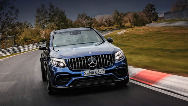 Mercedes glc,Mercedes glc amg. Титул самой быстрой в классе достался GLC 63 S по факту рождения в 2017 году. Тогда никто другой не мог разогнаться до сотни за 3,8 с. Но теперь в дверь стучится Lamborghini Urus: ему хватает 3,6 с.