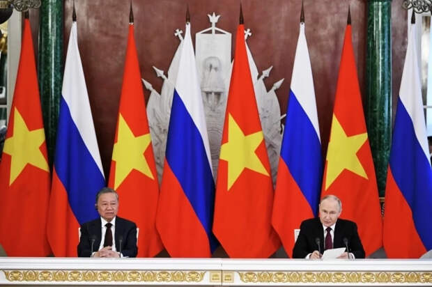 Путин поздравил То Лама с переизбранием на пост генсекретаря ЦК КП Вьетнама