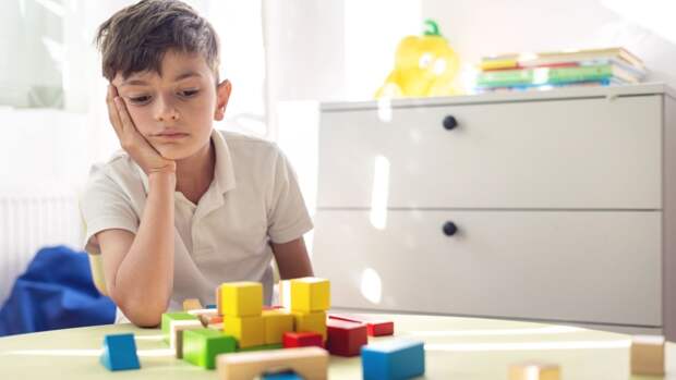 Пользу скуки для развития детей доказали психологи