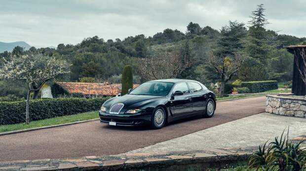 На аукцион выставляется 4-дверный Bugatti EB112