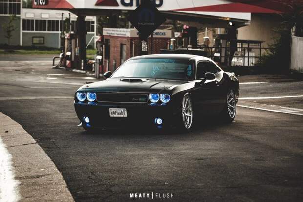 Dodge Challenger на дорогущих тапках принес stance в США Dodge Challenger на дорогущих тапках принес stance в США challenger, dodge, мускул-кар, тюнинг