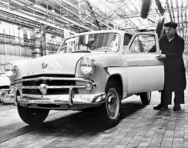 Автомобиль «Москвич». Валентин Хухлаев, 1958 год, г. Москва, из архива Валентина Хухлаева.