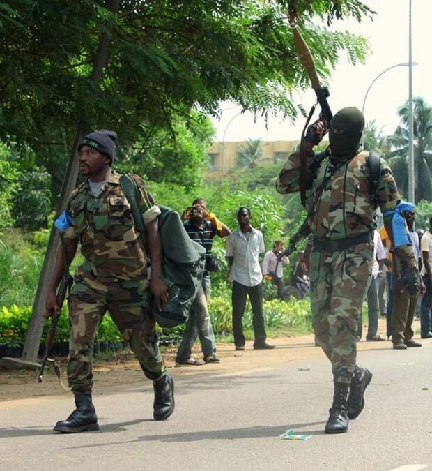 Rebel soldiers of Ivory Coast opposition leader Alassane Ouattara walk out of Golf hotel in Abidjan