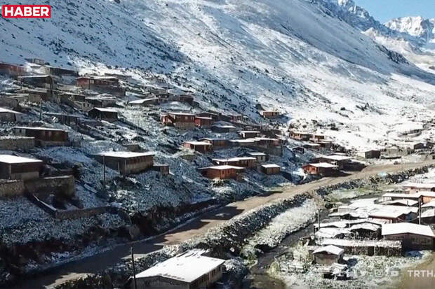 В нескольких районах Турции выпал снег из-за циклона, пришедшего из России