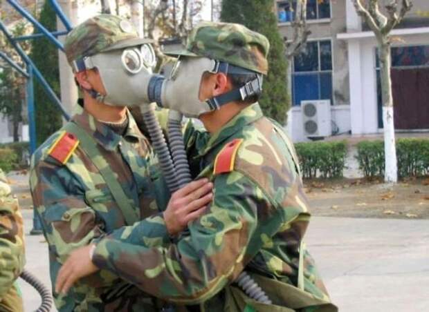 Военнослужащие развлекаются
