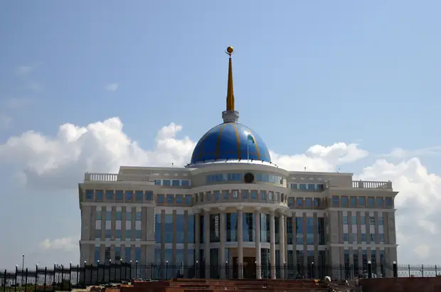 Госнаграды дипломатам: Токаев оценил работу посольства Казахстана на Украине