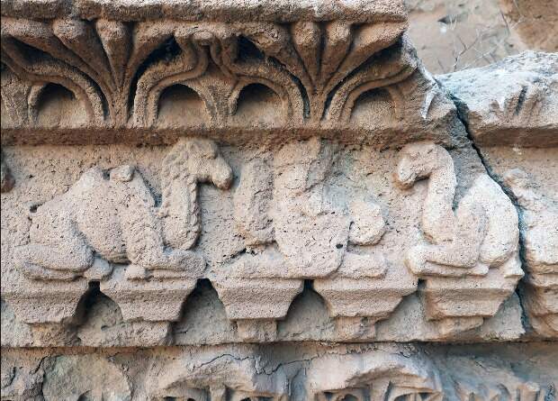 В храме богини Аллат нашли древнейшие изображения гибридных верблюдов