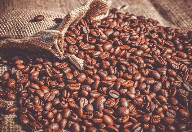 Больше всего кофе пьют не в Бразилии, которая является лидером по производству и экспорту кофе, а в Финляндии (3,4 чашки в день), Швеции (3,3) и Нидерландах (3,1) интересное, мир, факты, цифры