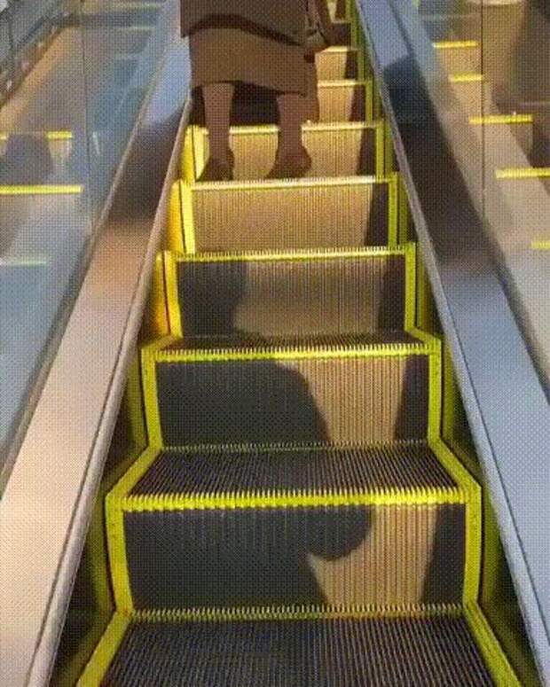 Clown Pies On Escalator