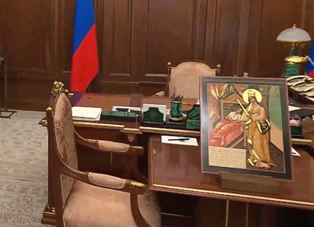 Путину подарили необычную икону. В каких случаях она помогает?