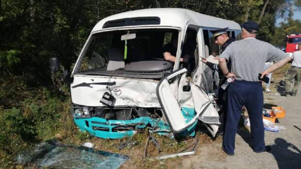 СКР расследует смертельное ДТП с туристическим автобусом в Приморье