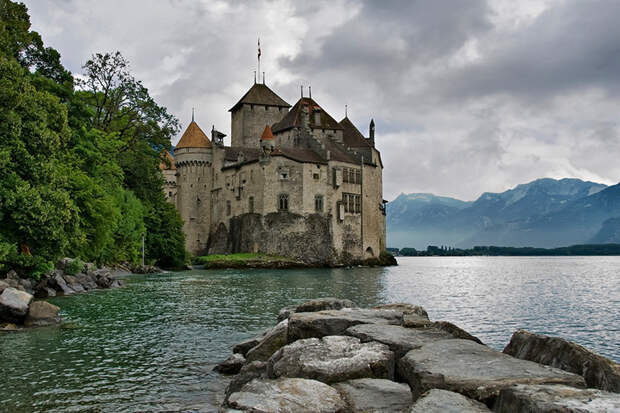 Шильонский замок, Швейцария. Построен в 1160 году. европа, замки, история, средневековье