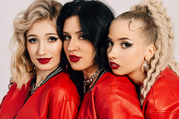 Солистка "Вороваек" Романова заявила, что не боится сравнений с экс-участницами