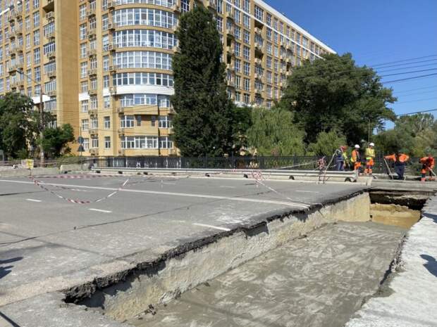 Задача: открыть движение по мосту на улице Толстого в Симферополе через 10 дней