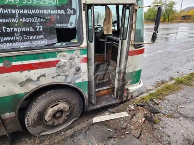 Враг снова целенаправленно ударил по автобусу в Горловке (ФОТО) | Русская весна
