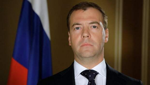 Медведев поздравил россиян с Днем России в Instagram