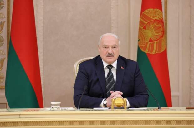 Лукашенко пригрозил трем губернаторам репрессиями за провалы в АПК