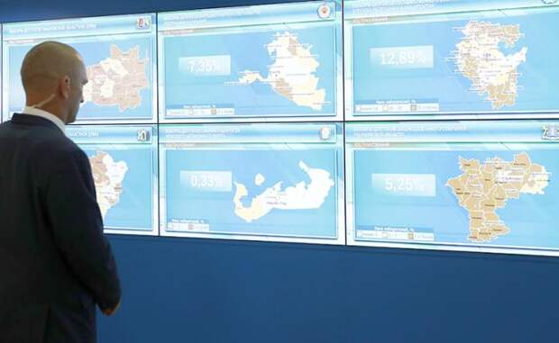На фото: работа информационного центра ЦИК РФ в единый день голосования