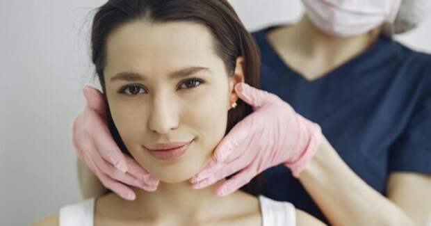 Даже окрашивание волос: онколог Магомедова перечислила 6 опасных салонных бьюти-процедур