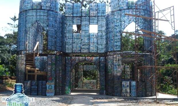 В Панаме строят деревню из пластиковых бутылок панама, пластиковая бутылка