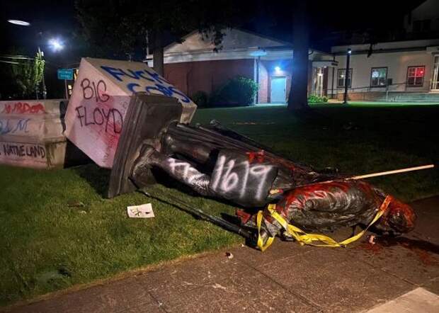 Президент Трамп призвал сажать на год в тюрьму за поджог флага США