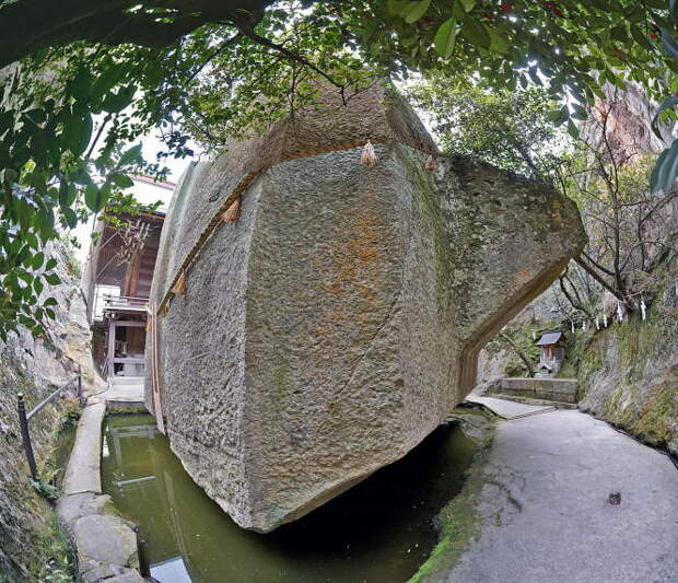 Камень Иши-но-Ходен