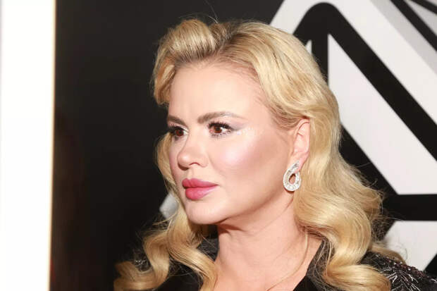 Анна Семенович напомнила Поплавской о своих поездках в зону СВО после ее критики